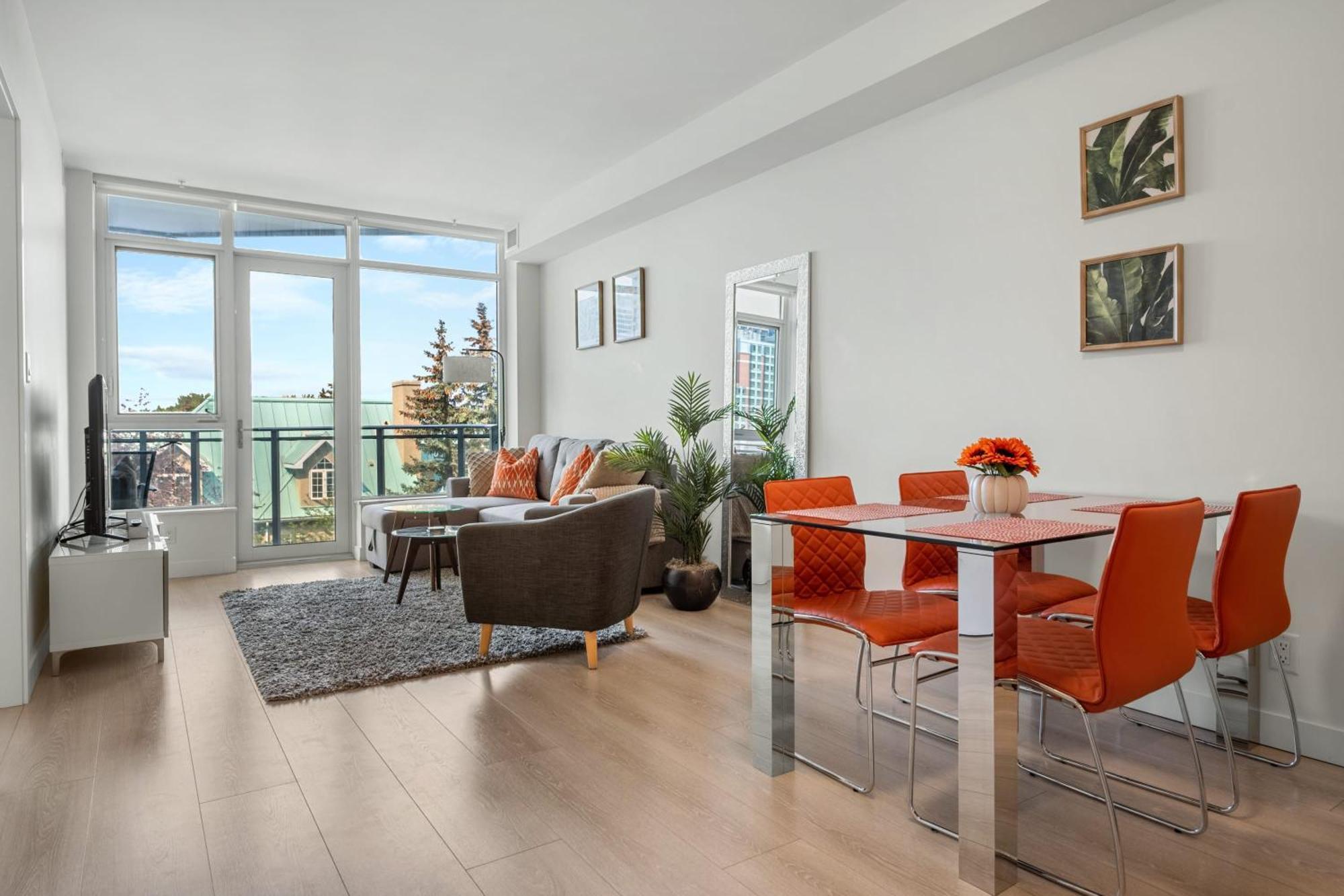 Near Stampede!! Guest Favorite Riverside Retreat- Walking Trails, Downtown, Free Banff Pass, Wine, Gym, Parking!